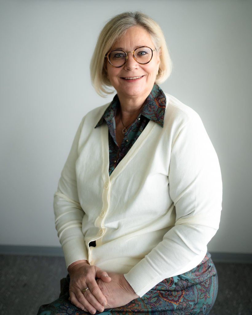 Erlebe Andrea Vesters persönliche Reise im Gesundheitssystem und ihre Mission, die Patientenbetreuung zu verbessern. Von Krankenschwester zu Pflegeexpertin