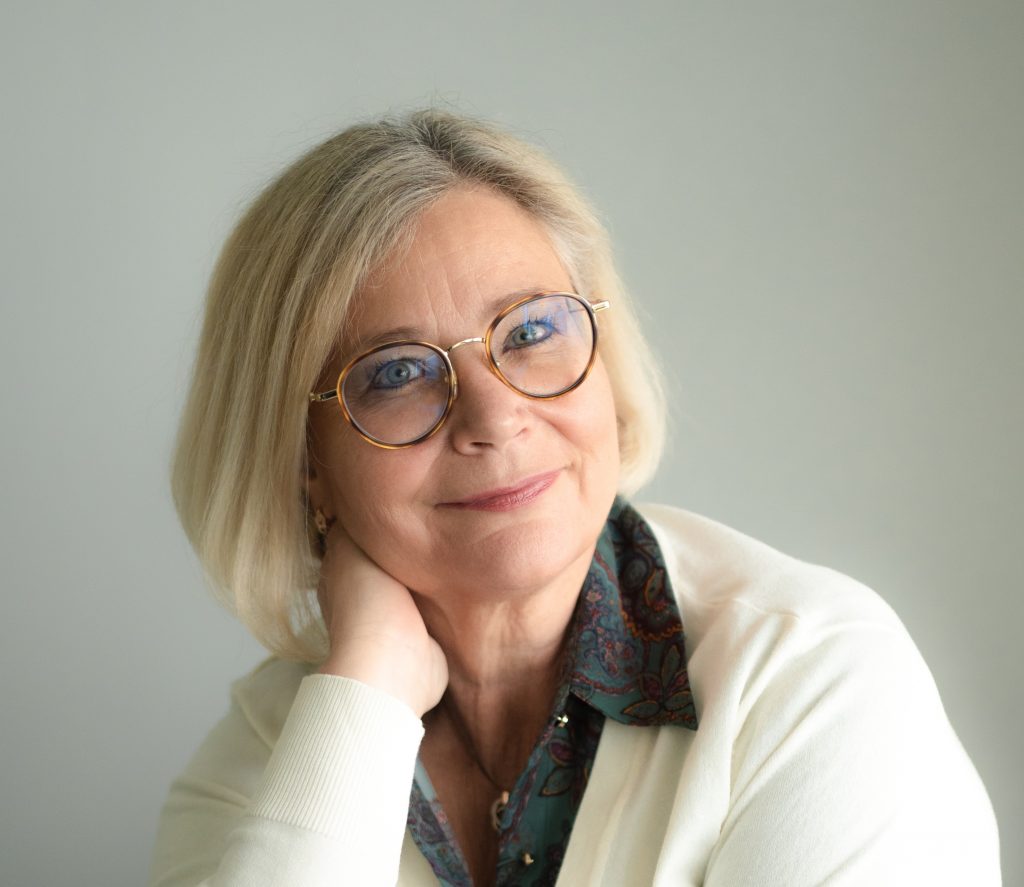 Erlebe Andrea Vesters persönliche Reise im Gesundheitssystem und ihre Mission, die Patientenbetreuung zu verbessern. Von Krankenschwester zu Pflegeexpertin